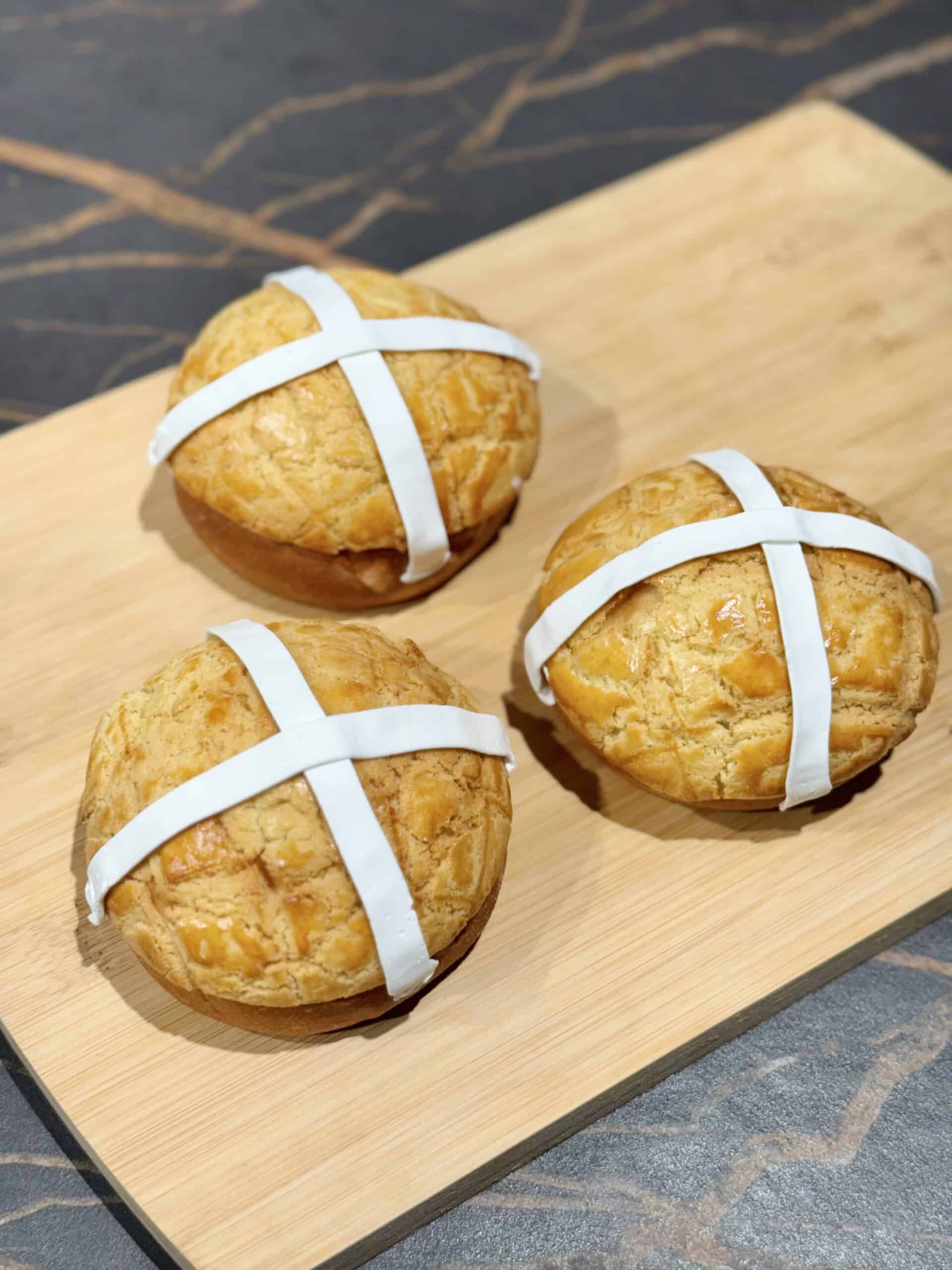 pineapple hot cross buns